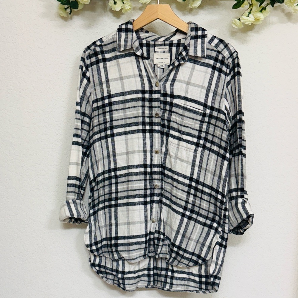 American Eagle • Ahh-Mazingly Soft Boyfriend Plaid Flannel Shirt Black White